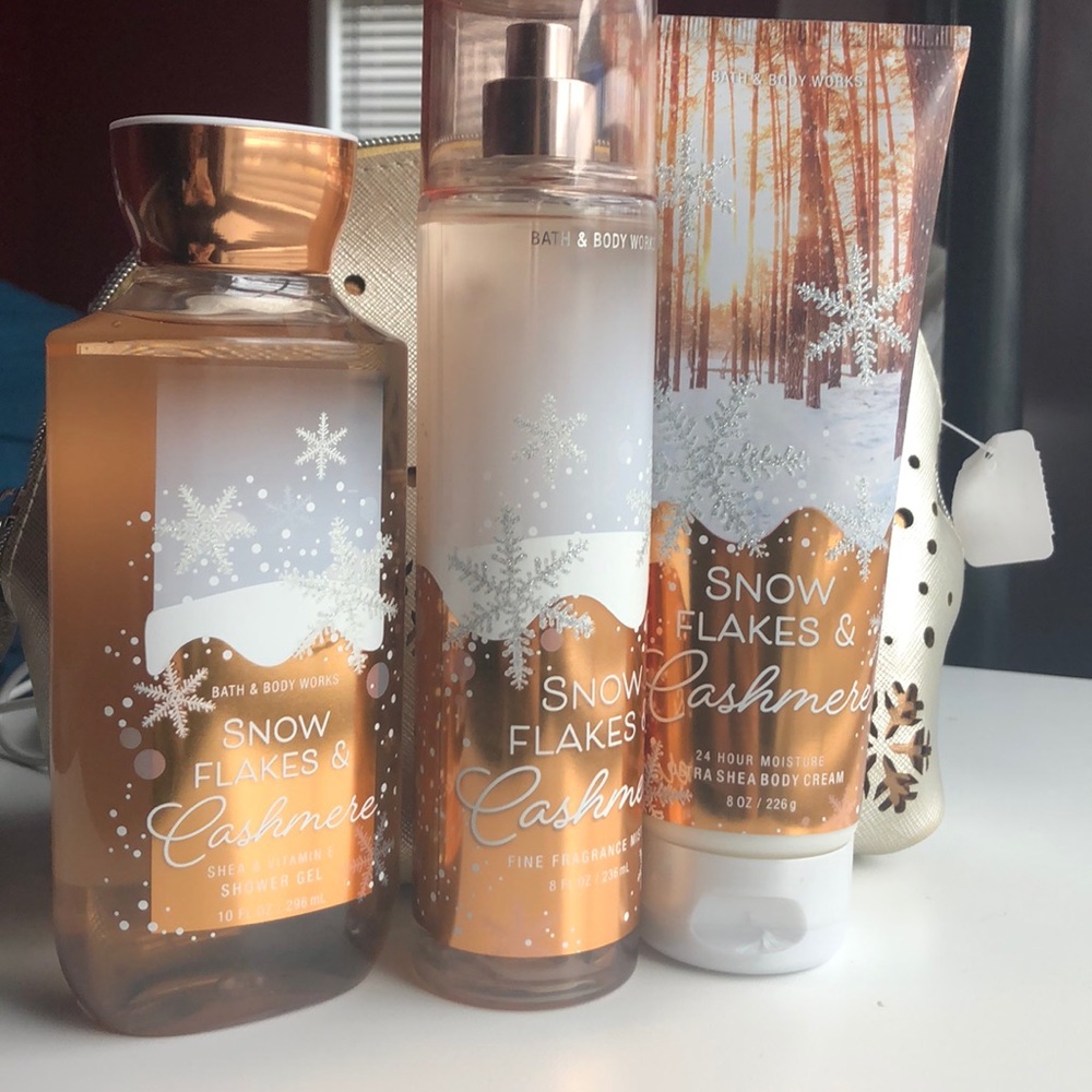 •final price• Bath and Body works snowflake set